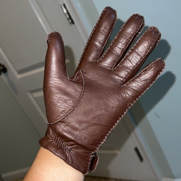 Micheal Kors Gloves - Picture 5 of 8